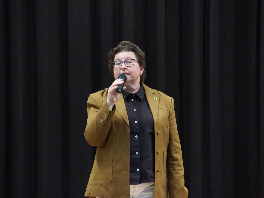 Gemeindepräsidentin Sandra Morstein betonte die Wichtigkeit der Kita für Riedholz. Foto: Stiftung 3FO (FK) Gemeindepräsidentin Sandra Morstein betonte die Wichtigkeit der Kita für Riedholz. Foto: Stiftung 3FO (FK)